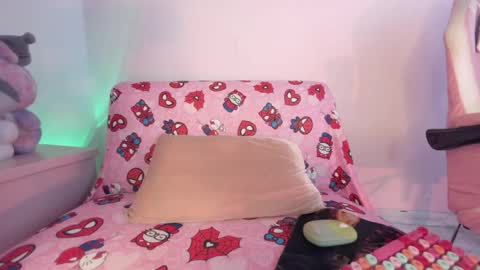 kitty_kryss online show from 04-22-26, 05:03