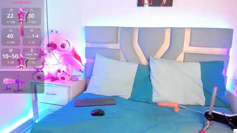 Snapshot of kitty_love01 chatting on 11-06-25, 12:39 kitty_love01 online show from 11-06-25, 12:39