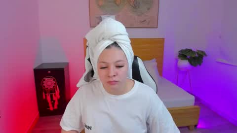 K I T T Y online show from 12-20-25, 12:23