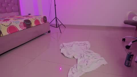 Snapshot of kitty_violet11 chatting on 01-08-26, 08:22 kitty_violet11 online show from 01-08-26, 08:22