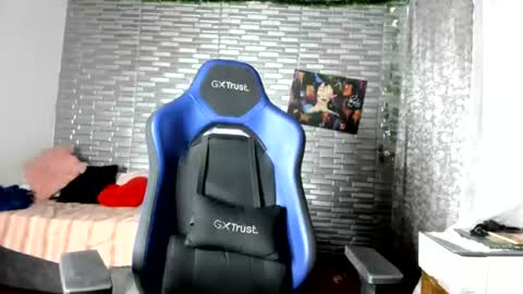 Snapshot of kitty_violet_ chatting on 06-27-26, 03:11 violet online show from 06-27-26, 03:11