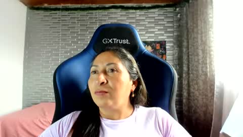 Snapshot of kitty_violet_ chatting on 07-11-26, 06:43 violet online show from 07-11-26, 06:43