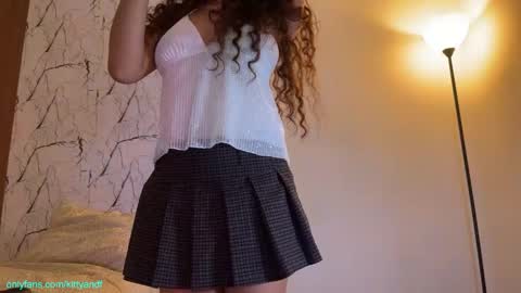 Kitty black hair 19 years Isa red hair18 years John 21 years online show from 03-18-26, 02:04