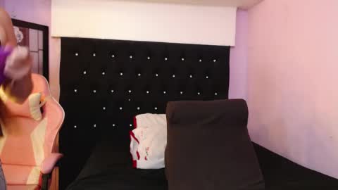 Snapshot of kittybonx chatting on 10-04-25, 11:14 paola online show from 10-04-25, 11:14