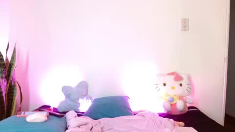 Snapshot of kittycatw chatting on 01-28-25, 08:26 LAURA help me reach 100likes online show from 01-28-25, 08:26