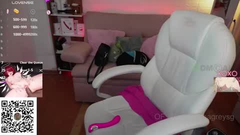 Snapshot of kittygrey chatting on 09-24-25, 04:21 Samantha Grey online show from 09-24-25, 04:21