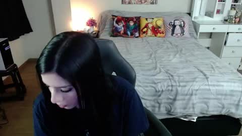 Snapshot of kittykat18x chatting on 05-11-26, 01:44 Isabel online show from 05-11-26, 01:44