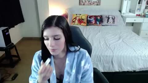Snapshot of kittykat18x chatting on 07-11-26, 02:47 Isabel online show from 07-11-26, 02:47