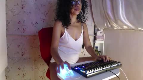 Snapshot of kittykatss chatting on 12-19-25, 06:31 Viktoria online show from 12-19-25, 06:31