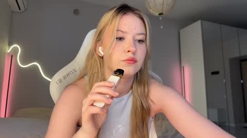 Monika online show from 04-12-26, 03:00