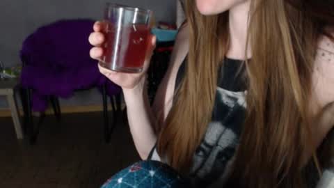 Snapshot of kittylovemoon chatting on 06-14-26, 07:16 KittyloveMoon online show from 06-14-26, 07:16