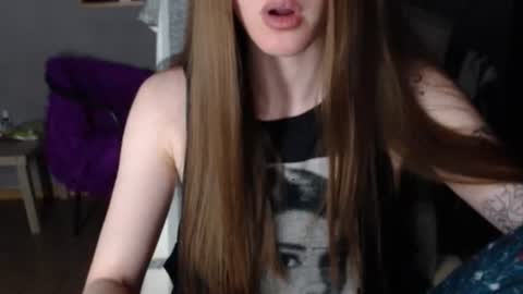 Snapshot of kittylovemoon chatting on 06-15-26, 08:22 KittyloveMoon online show from 06-15-26, 08:22
