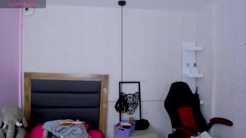  K I T T  Y  online show from 02-19-25, 07:27