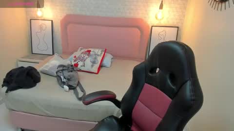  K I T T  Y  online show from 12-05-25, 12:25