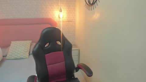  K I T T  Y  online show from 03-19-26, 12:31