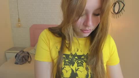  K I T T  Y  online show from 04-24-26, 12:40