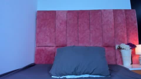 K I T T Y Y  online show from 01-18-26, 07:17