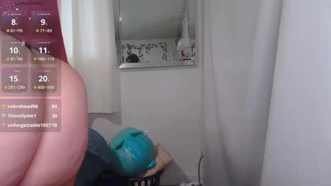 Snapshot of kittyymaze chatting on 12-29-24, 03:57 Kittyymaze online show from 12-29-24, 03:57