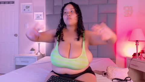 Snapshot of kity_hill chatting on 09-18-25, 04:14 Kitty Hill online show from 09-18-25, 04:14