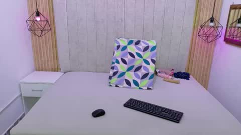 Snapshot of kity_spiderr chatting on 11-07-25, 12:49 Luisa y Jairo online show from 11-07-25, 12:49