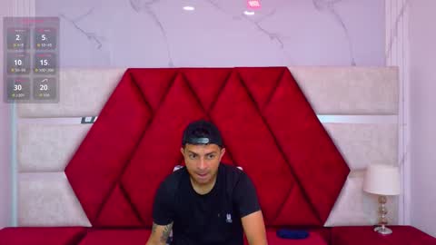 Snapshot of kity_spiderr chatting on 11-18-25, 12:20 Luisa y Jairo online show from 11-18-25, 12:20