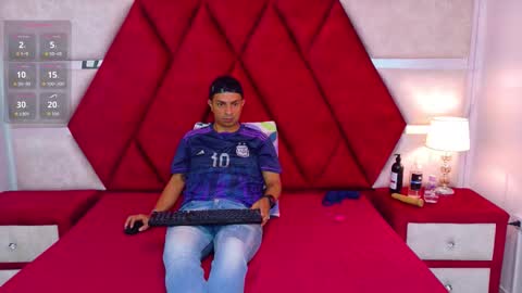 Snapshot of kity_spiderr chatting on 11-19-25, 12:38 Luisa y Jairo online show from 11-19-25, 12:38