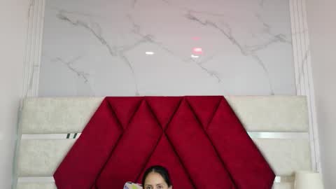 Snapshot of kity_spiderr chatting on 12-15-25, 02:10 Luisa y Jairo online show from 12-15-25, 02:10