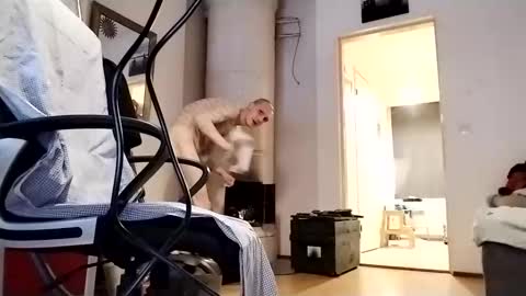 Snapshot of kkkonnd92 chatting on 12-19-24, 12:23 Erik online show from 12-19-24, 12:23