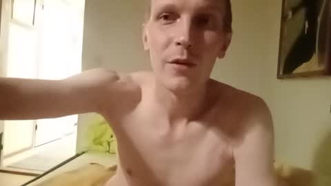 Snapshot of kkkonnd92 chatting on 10-12-25, 06:40 Erik online show from 10-12-25, 06:40