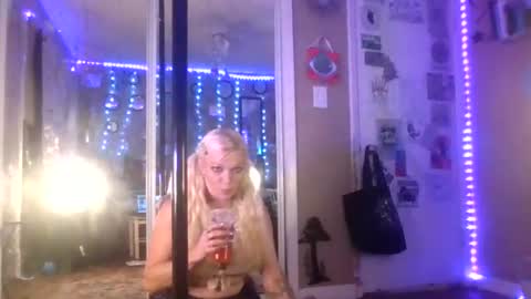 Snapshot of kloiecarter1 chatting on 06-14-26, 07:10 Kloie Kitty online show from 06-14-26, 07:10