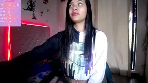 Snapshot of kloy_sech chatting on 02-10-25, 03:21 Valen online show from 02-10-25, 03:21