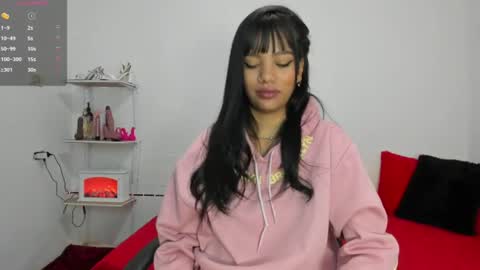 Snapshot of kloy_sech chatting on 07-27-26, 10:55 Valen online show from 07-27-26, 10:55