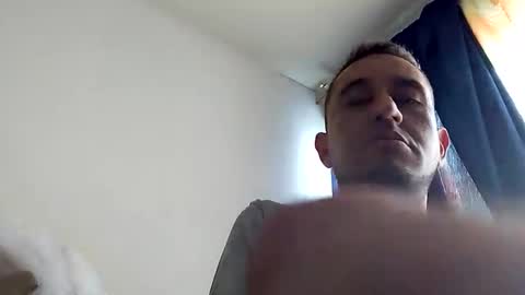 Snapshot of kmilo273079 chatting on 10-29-25, 07:04 juan online show from 10-29-25, 07:04