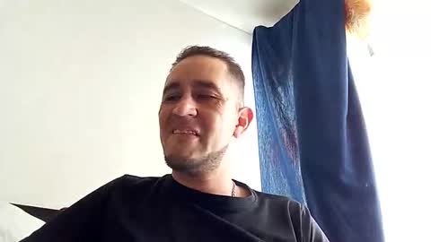 Snapshot of kmilo273079 chatting on 11-02-25, 04:20 juan online show from 11-02-25, 04:20