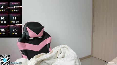 Snapshot of kmipearl chatting on 02-06-26, 04:32 Camila Reyes online show from 02-06-26, 04:32