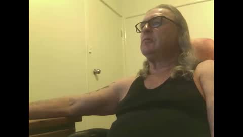 Snapshot of knobout chatting on 05-13-26, 10:01 knobout online show from 05-13-26, 10:01