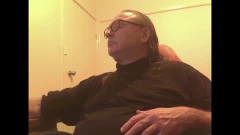 Snapshot of knobout chatting on 05-17-26, 09:06 knobout online show from 05-17-26, 09:06