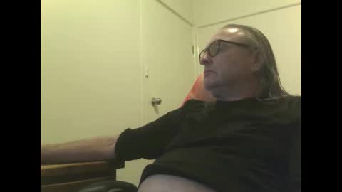 Snapshot of knobout chatting on 05-28-26, 08:22 knobout online show from 05-28-26, 08:22