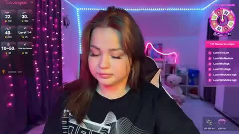 Mia online show from 12-15-25, 02:43