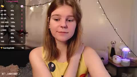 Snapshot of komorebbi chatting on 12-17-24, 09:38 Marta online show from 12-17-24, 09:38