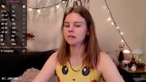 Snapshot of komorebbi chatting on 01-26-25, 10:02 Marta online show from 01-26-25, 10:02