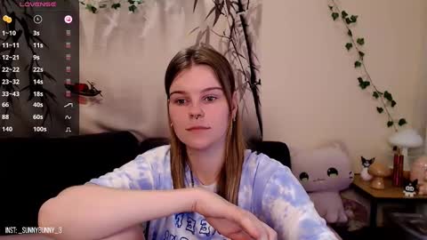 Snapshot of komorebbi chatting on 03-08-25, 10:45 Marta online show from 03-08-25, 10:45