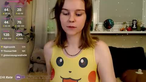 Snapshot of komorebbi chatting on 11-12-25, 09:25 Marta online show from 11-12-25, 09:25