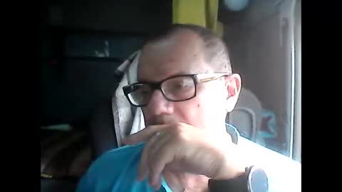 Snapshot of komputer123456789 chatting on 11-16-25, 10:32 Bogdan online show from 11-16-25, 10:32