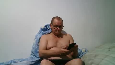 Snapshot of komputer123456789 chatting on 12-20-25, 03:24 Bogdan online show from 12-20-25, 03:24