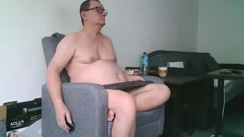 Snapshot of komputer123456789 chatting on 01-15-26, 08:41 Bogdan online show from 01-15-26, 08:41