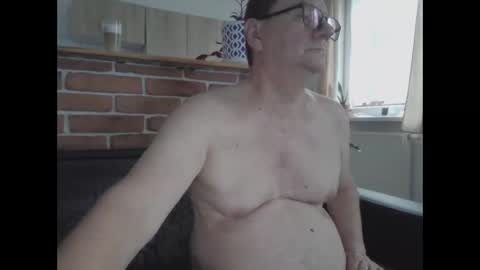 Snapshot of komputer123456789 chatting on 03-15-26, 06:08 Bogdan online show from 03-15-26, 06:08