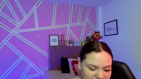 Snapshot of koning_moretti chatting on 06-13-26, 02:42 camila online show from 06-13-26, 02:42