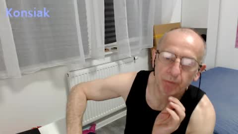 Komsiak online show from 05-16-26, 06:50