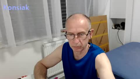 Komsiak online show from 06-14-26, 07:49